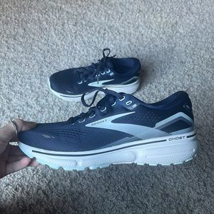 Brooks Ghost 15 Tennis Shoes in Navy Blue